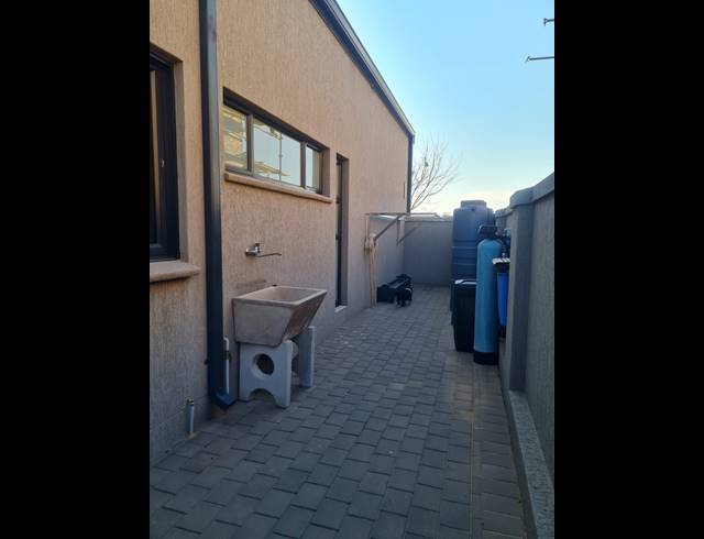 4 BEDROOM HOUSE FOR SALE IN HERON BANKS GOLF ESTATE